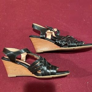 Sofft Black Petula 2 1/2” Heel Sandals 6.5M Leather